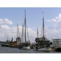 300_8140143 Hamburg Oevelgönne - Schiffe im Museumshafen. | 